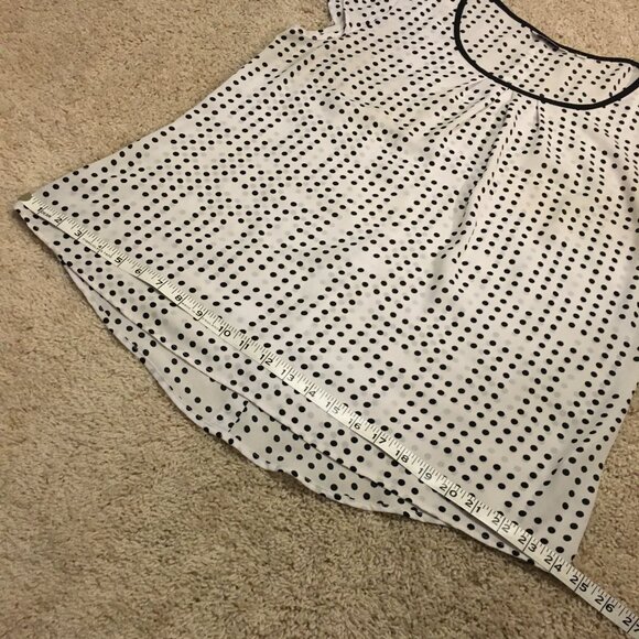 Domino Polka Dot Tulip Cap Shoulder Button Up Top - Picture 14 of 15